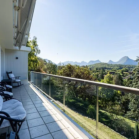 Vue Exceptionnelle Sur D'annecy Et Montagnes *